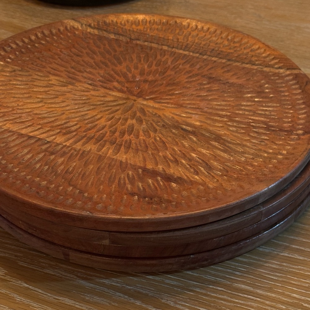 Amari charger plates